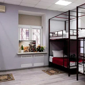 Кровать в мужском шестиместном номере (с TV)